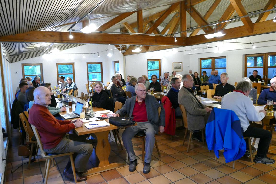 Fuehrungswechsel-nach-25-Jahren-Kraehling-uebergibt-an-Claus