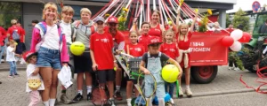 TSV-Tennis-serviert-beim-Pferdemarktumzug